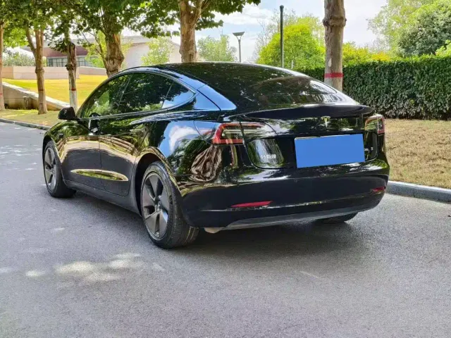 Tesla Model 3 — Фото автомобиля 7