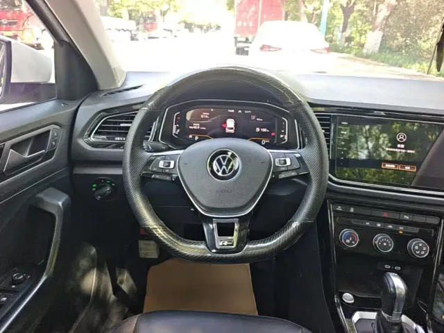 Volkswagen T-Roc — Фото автомобиля 6