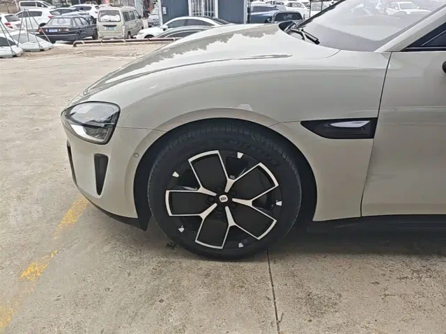 Xiaomi SU7 — Фото автомобиля 22