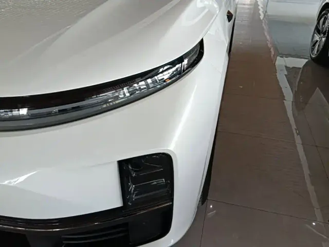 Li Auto L7 — Фото автомобиля 23