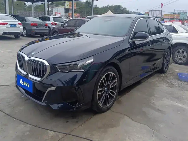 Фотография автомобиля — BMW 5 Series