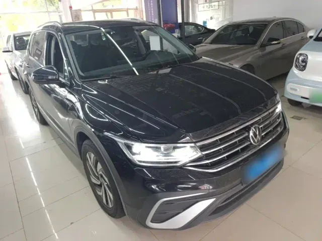 Volkswagen Tiguan L — Фото автомобиля 3