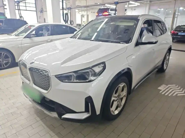 Фотография автомобиля — BMW iX1