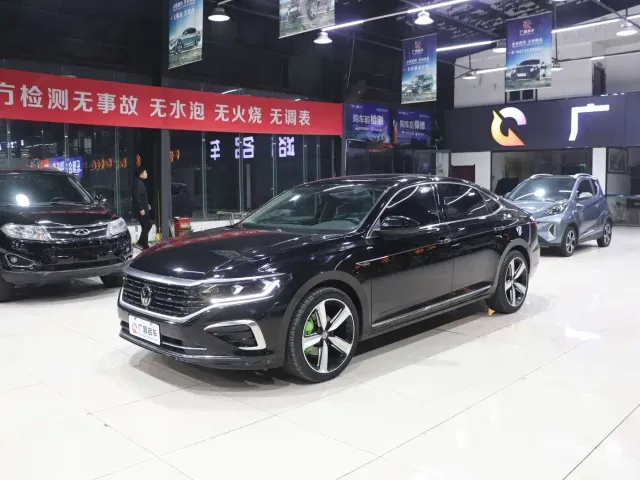 Volkswagen Passat — Фото автомобиля 5