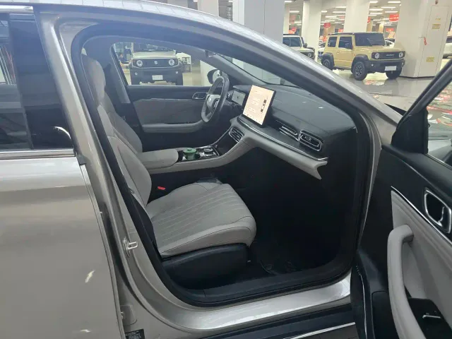 Geely Galaxy Stellar 6 — Фото автомобиля 10