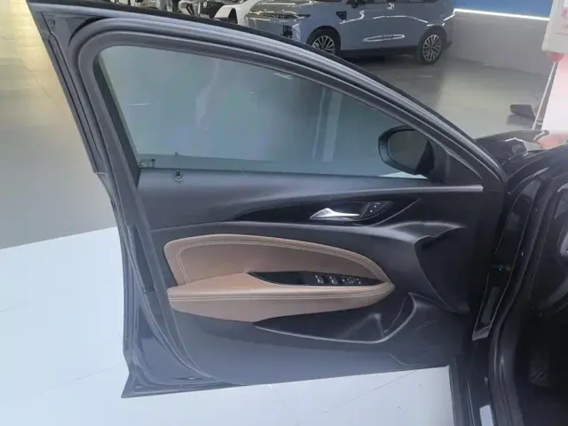 Buick Regal — Фото автомобиля 7