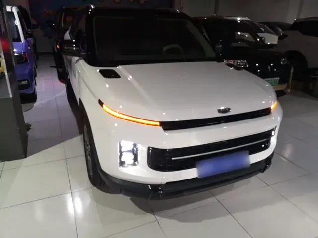Geely ICON — Фото автомобиля 2