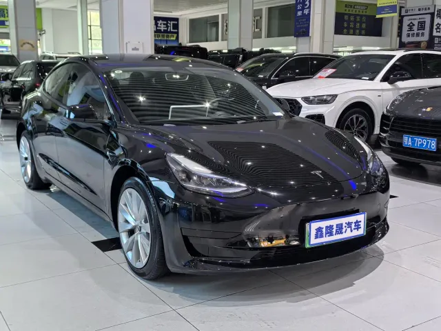 Tesla Model 3 — Фото автомобиля 3