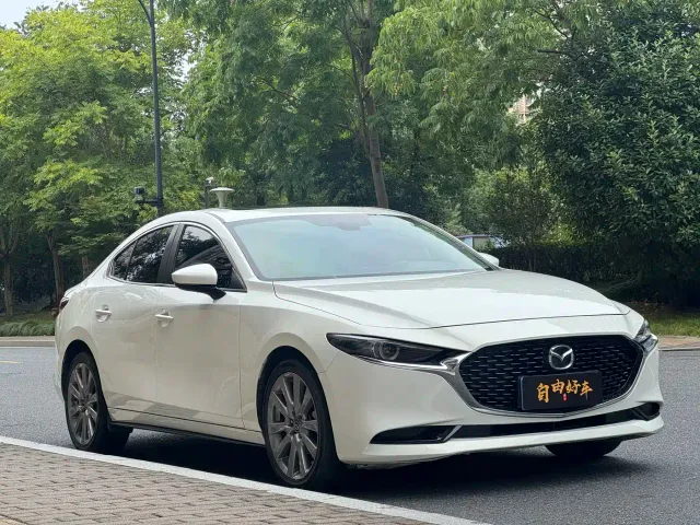 Mazda Axela — Фото автомобиля 3