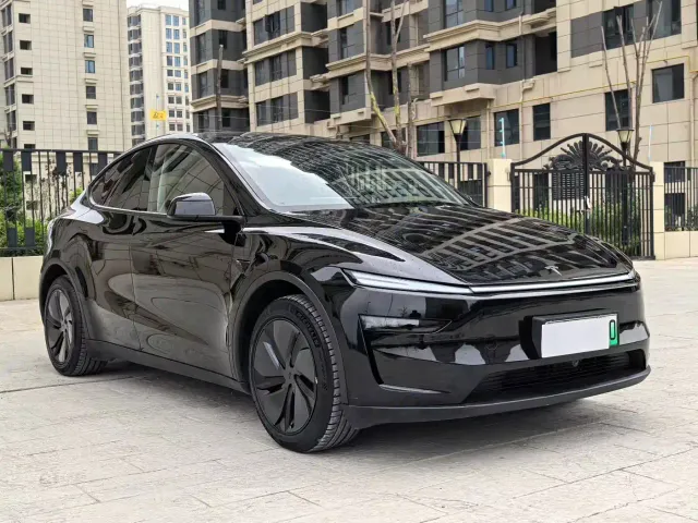 Tesla Model Y — Фото автомобиля 3