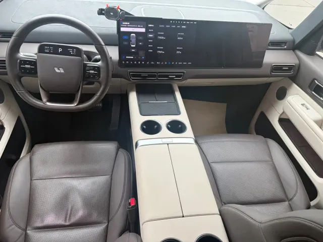Li Auto MEGA — Фото автомобиля 10