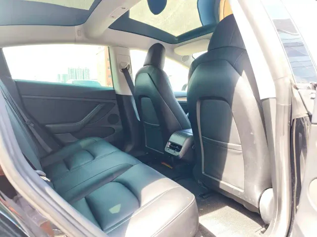 Tesla Model 3 — Фото автомобиля 13