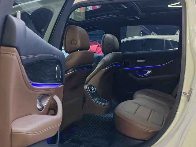 Mercedes-Benz E-Class — Фото автомобиля 8