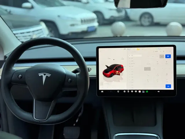 Tesla Model Y — Фото автомобиля 5