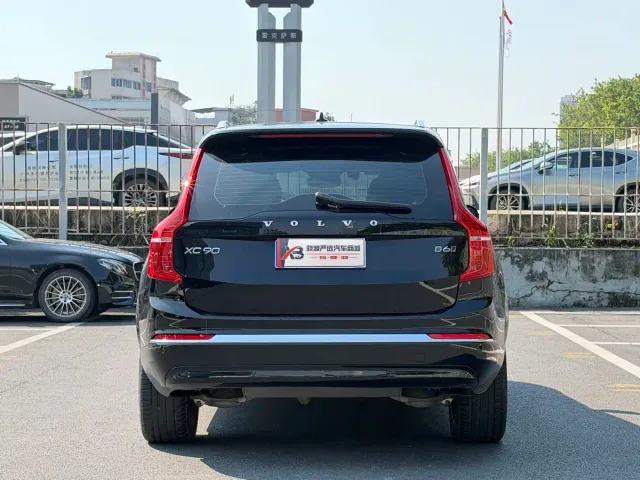 Volvo XC90 — Фото автомобиля 6