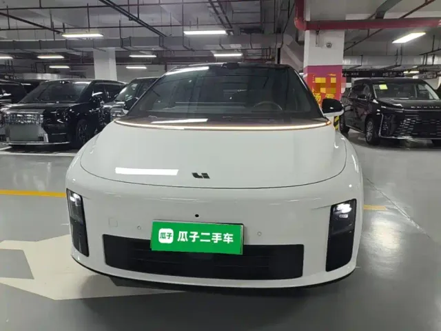Li Auto i6 — Фото автомобиля 2