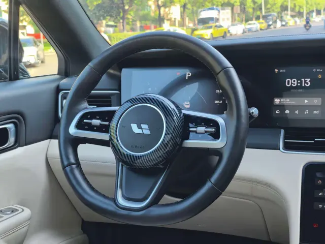 Li Auto ONE — Фото автомобиля 10