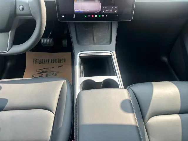 Tesla Model Y — Фото автомобиля 8