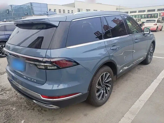 Lincoln Aviator — Фото автомобиля 6