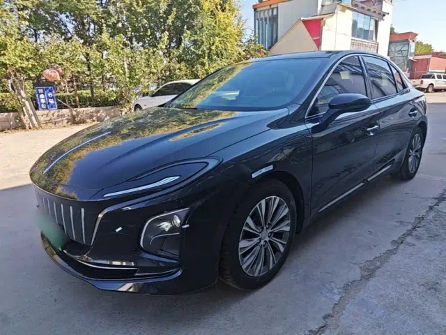 Фотография автомобиля — Hongqi E-QM5