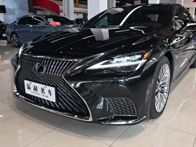 Lexus LS — Фото автомобиля 8