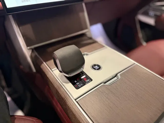 Land Rover Range Rover — Фото автомобиля 12