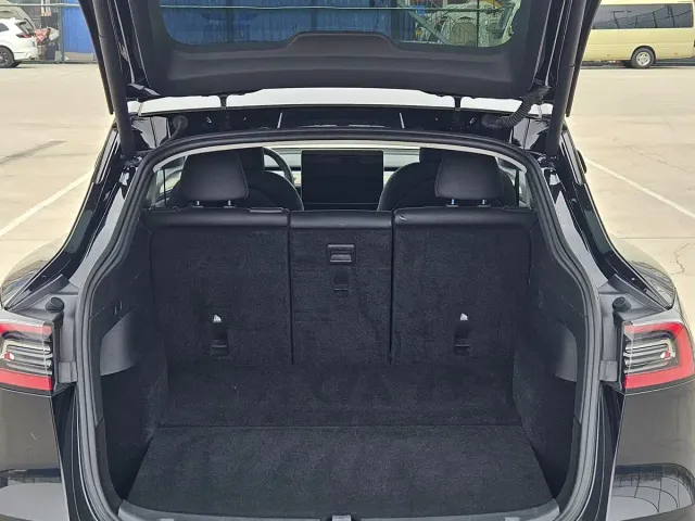 Tesla Model Y — Фото автомобиля 8