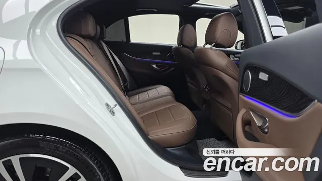 Mercedes-Benz E-Class — Фото автомобиля 11