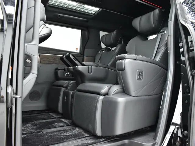Toyota Alphard — Фото автомобиля 19