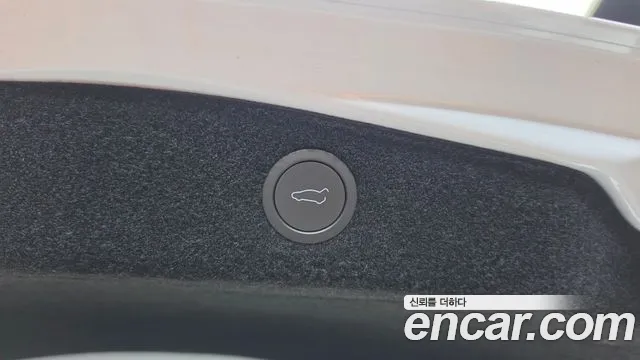 Tesla Model 3 — Фото автомобиля 24
