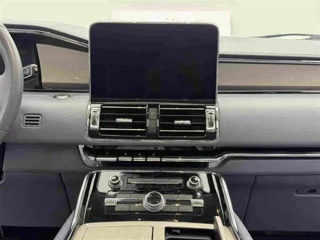Lincoln Navigator — Фото автомобиля 14