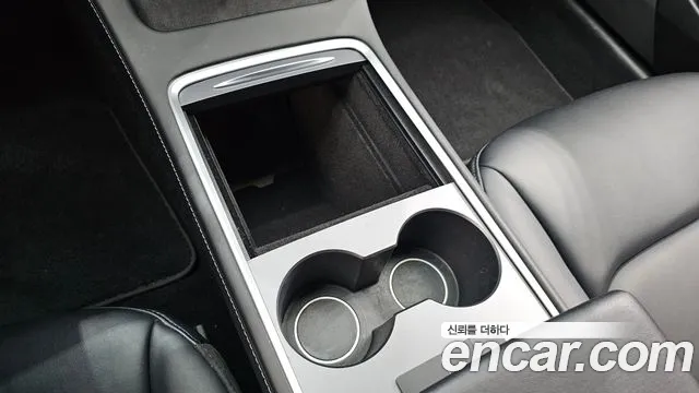 Tesla Model 3 — Фото автомобиля 22