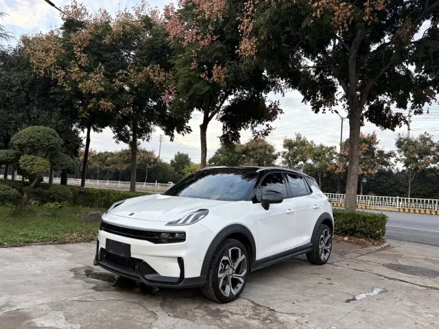 Фотография автомобиля — Lynk & Co 06