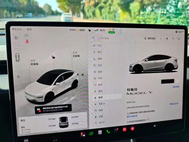 Tesla Model Y — Фото автомобиля 13