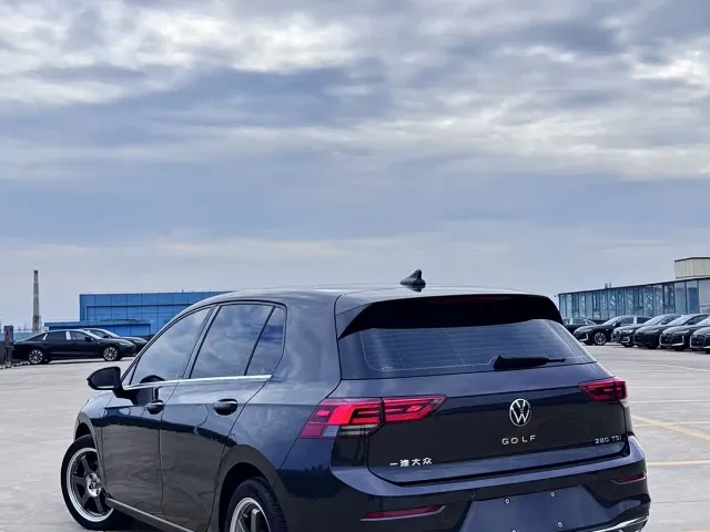 Volkswagen Golf — Фото автомобиля 3