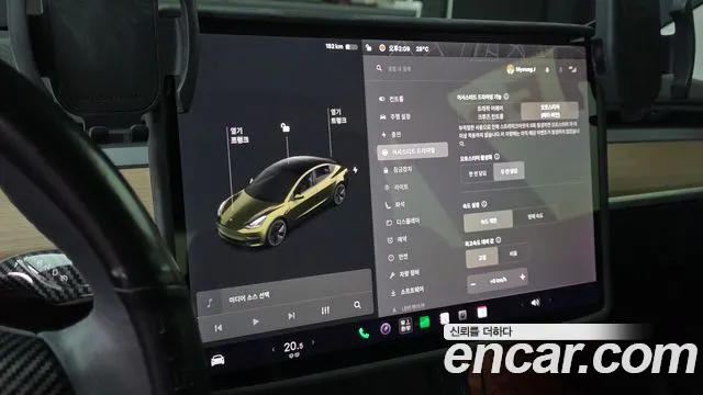 Tesla Model 3 — Фото автомобиля 29