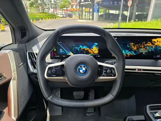 BMW iX — Фото автомобиля 8