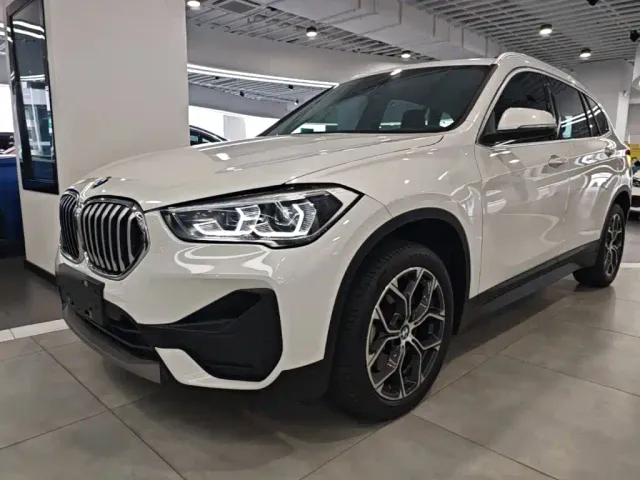 Фотография автомобиля — BMW X1