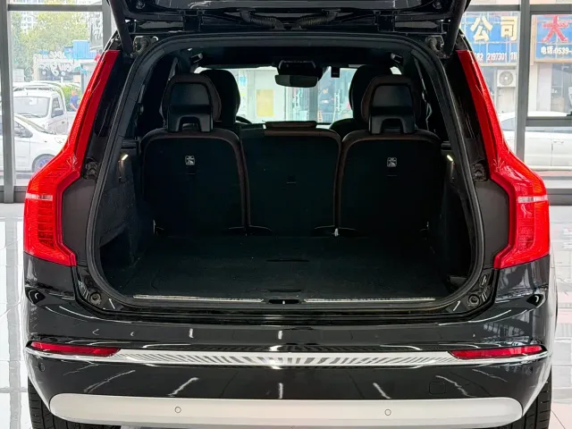 Volvo XC90 — Фото автомобиля 7