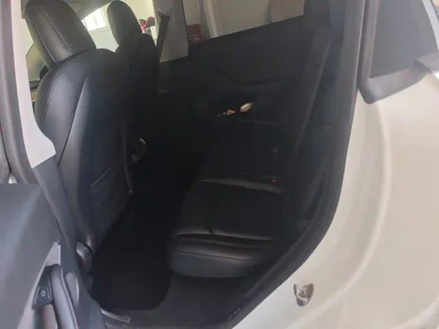 Tesla Model Y — Фото автомобиля 16