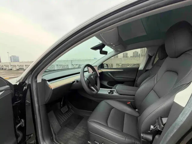 Tesla Model Y — Фото автомобиля 15