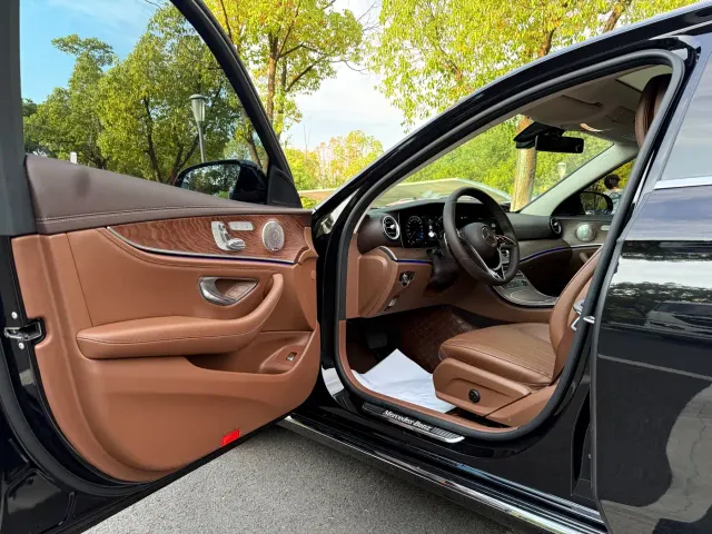 Mercedes-Benz E-Class — Фото автомобиля 25