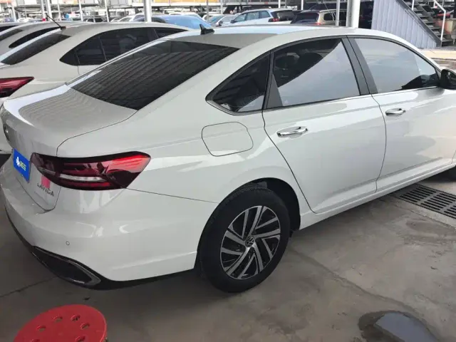 Volkswagen Lavida — Фото автомобиля 3