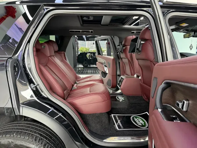 Land Rover Range Rover 2025 3.0 L6 400PS Genesis Extended Wheelbase — Фото автомобиля 17