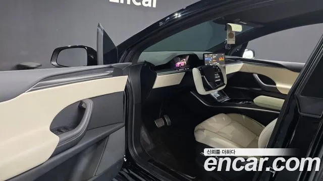 Tesla Model X — Фото автомобиля 8