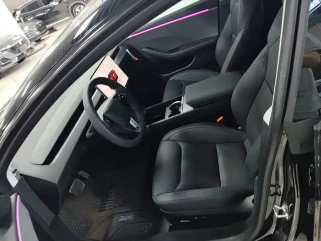 Tesla Model 3 — Фото автомобиля 14