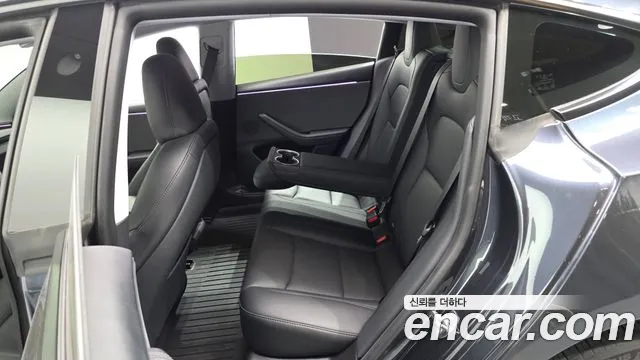 Tesla Model 3 — Фото автомобиля 12