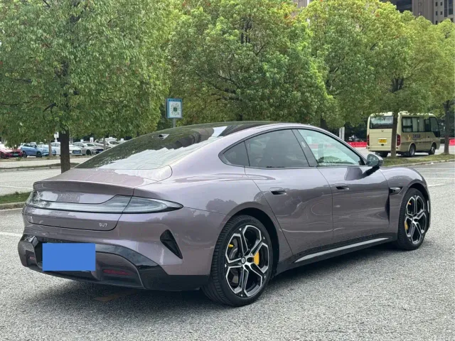 Xiaomi SU7 — Фото автомобиля 12