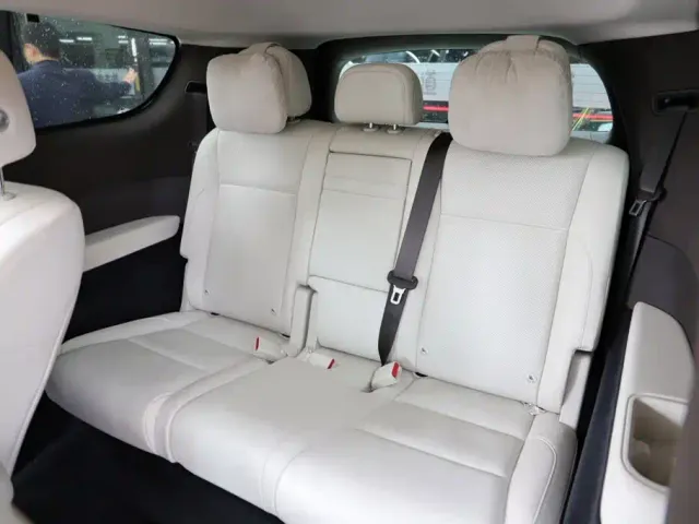 Li Auto MEGA — Фото автомобиля 8