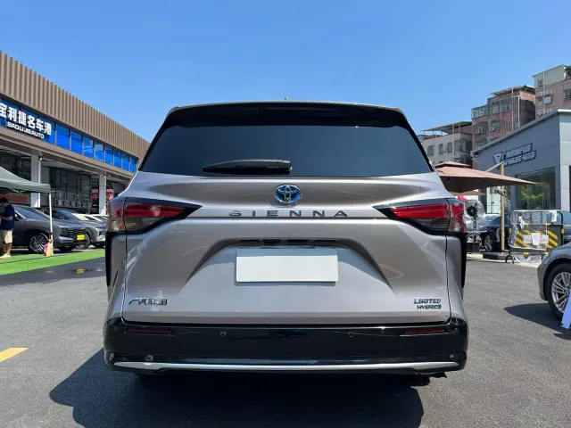 Toyota Sienna — Фото автомобиля 5
